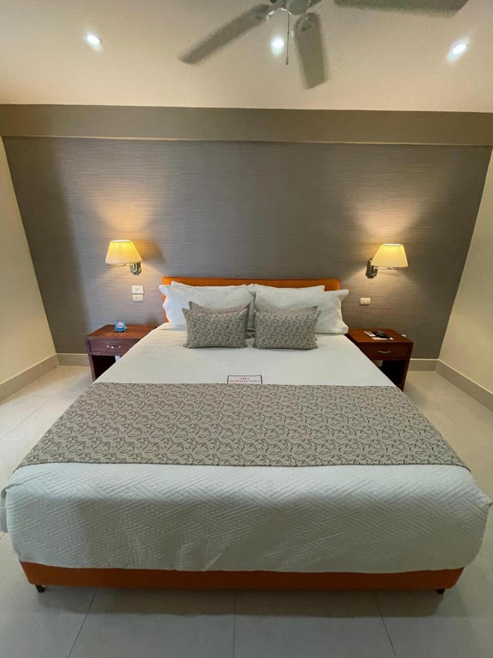 Nilka Hotel Boutique Samana Esterno foto
